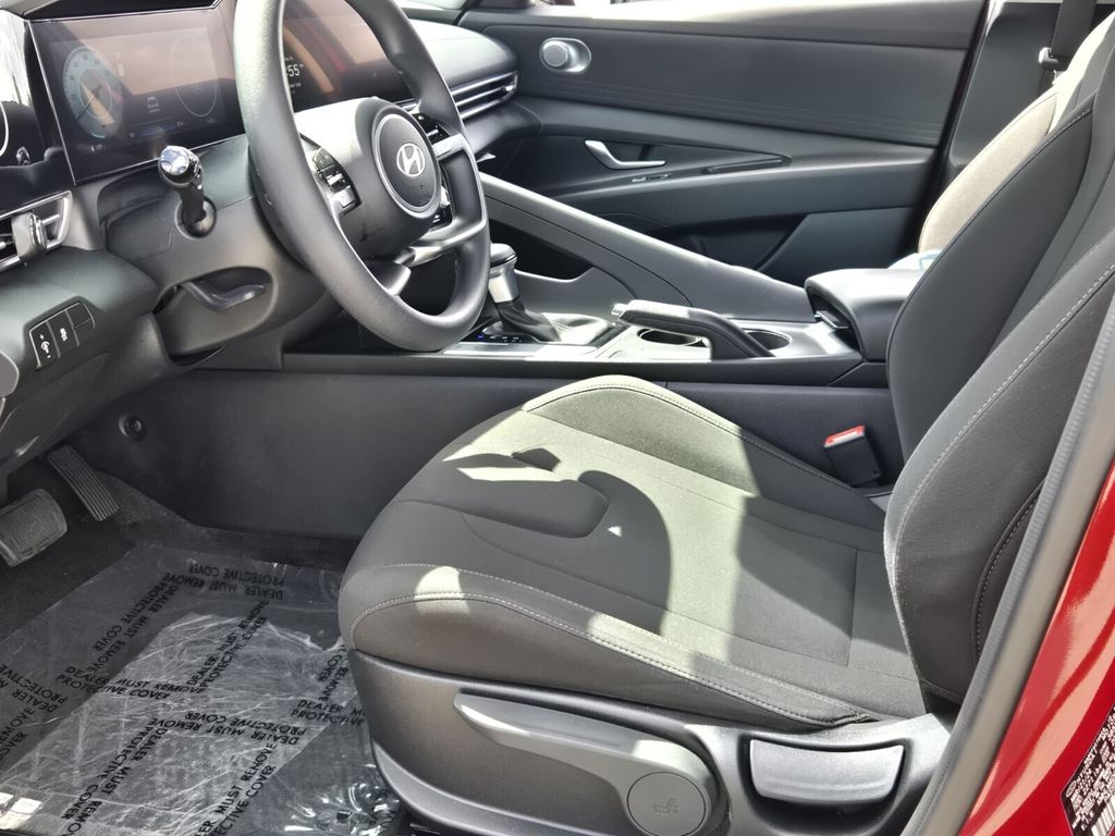 2024 Hyundai Elantra SEL - Photo 10