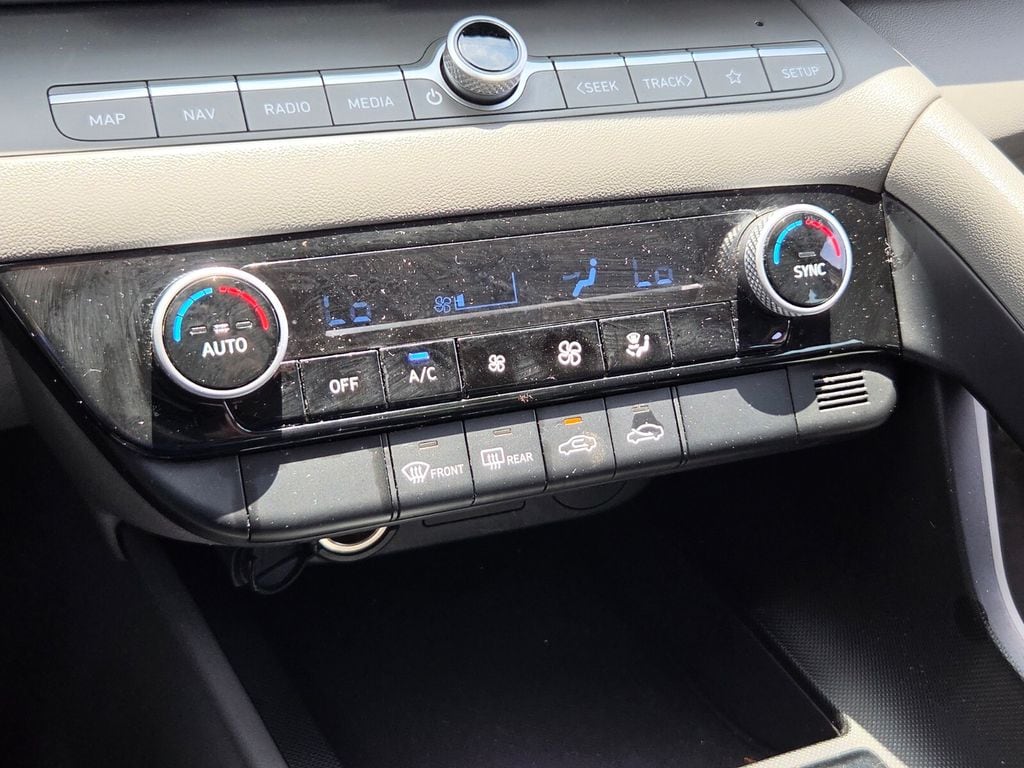 2024 Hyundai Elantra SEL - Photo 21