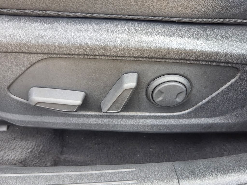 2024 Hyundai Elantra Limited - Photo 12