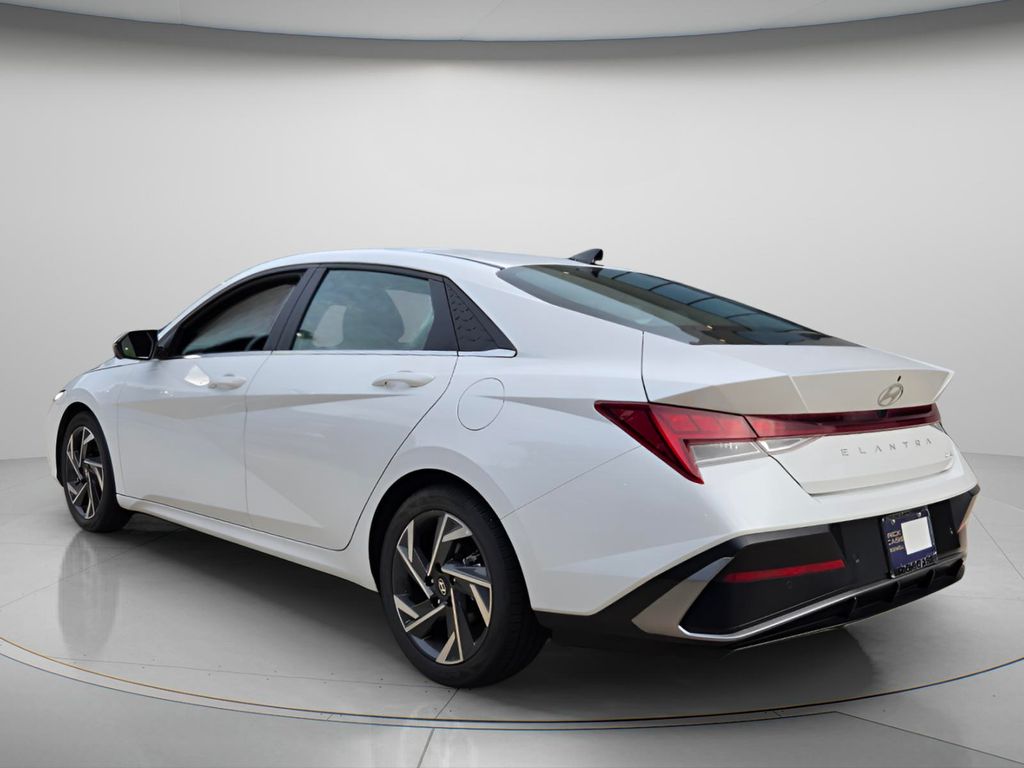 2024 Hyundai Elantra Limited - Photo 6