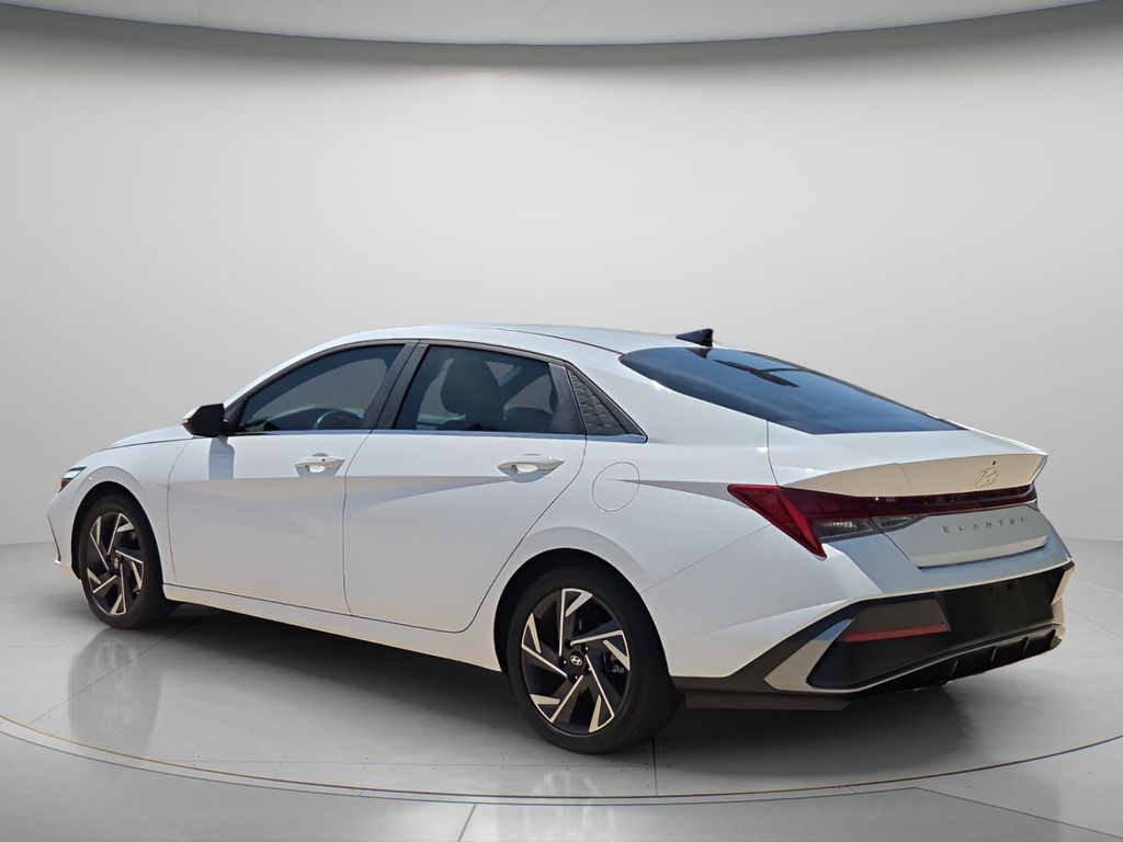 2024 Hyundai Elantra SEL - Photo 6