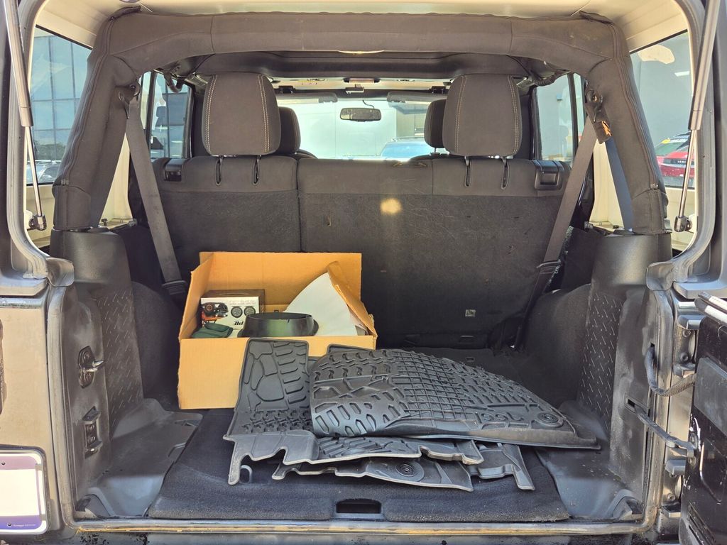 2016 Jeep Wrangler Unlimited Sahara - Photo 17
