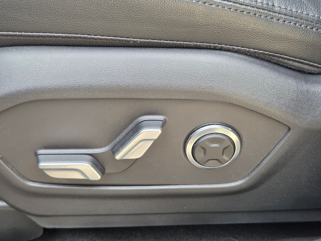 2024 Hyundai Santa Fe Limited - Photo 12