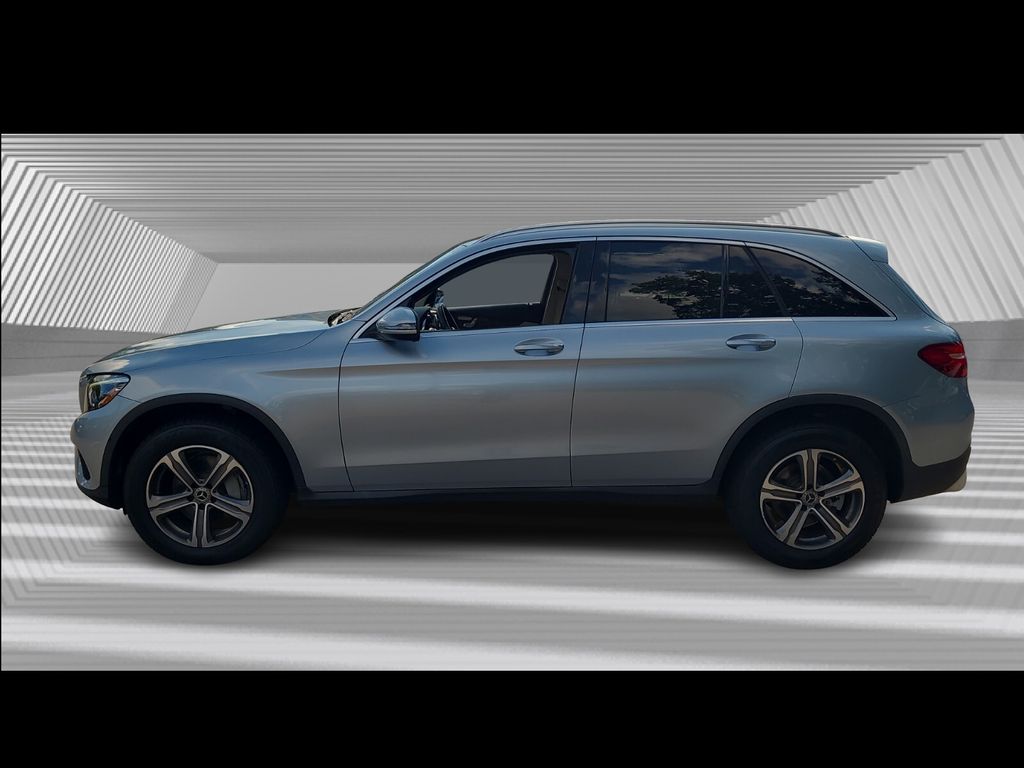 2018 Mercedes Benz GLC 300 photo 2