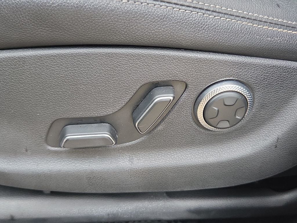 2025 GENESIS GV70 Standard - Photo 12