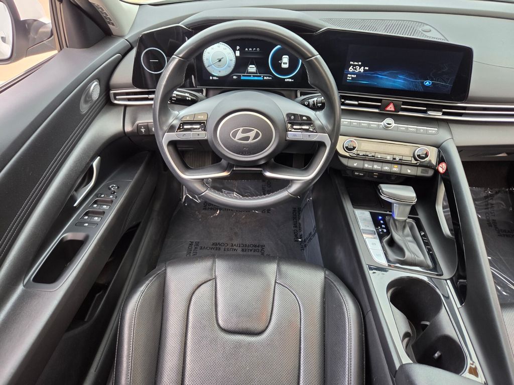 2024 Hyundai Elantra Limited - Photo 15