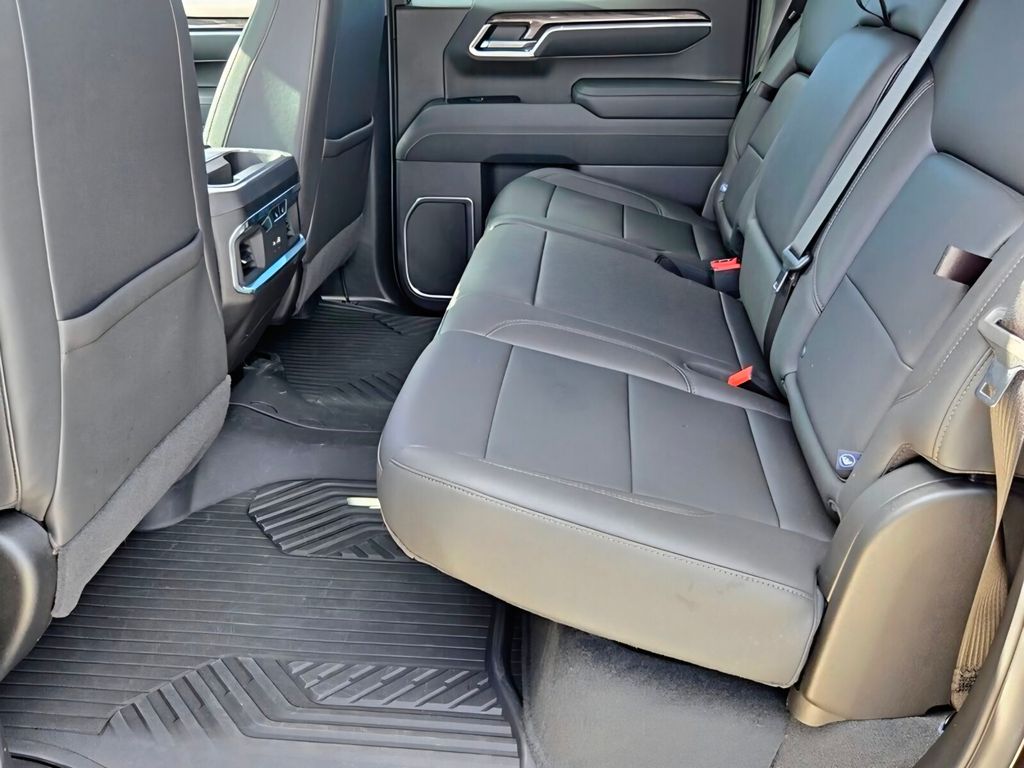 2025 Chevrolet Silverado 1500 LTZ - Photo 12