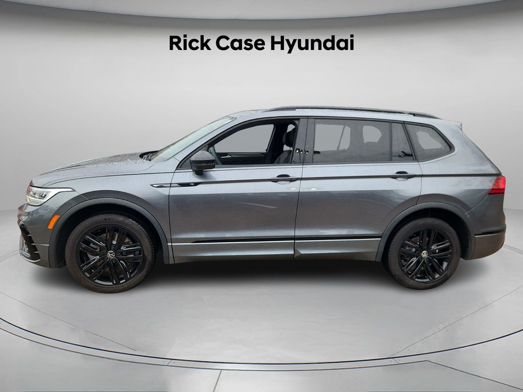 2022 Volkswagen Tiguan SE R-Line Black photo 2