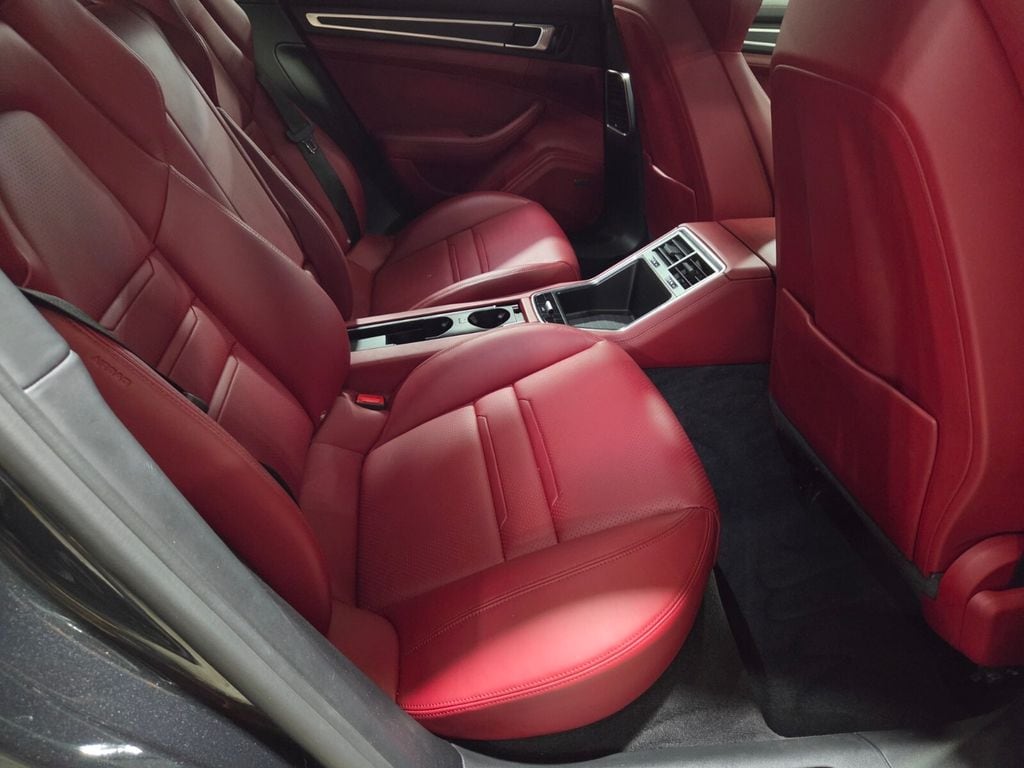 2020 Porsche Panamera GTS - Photo 17