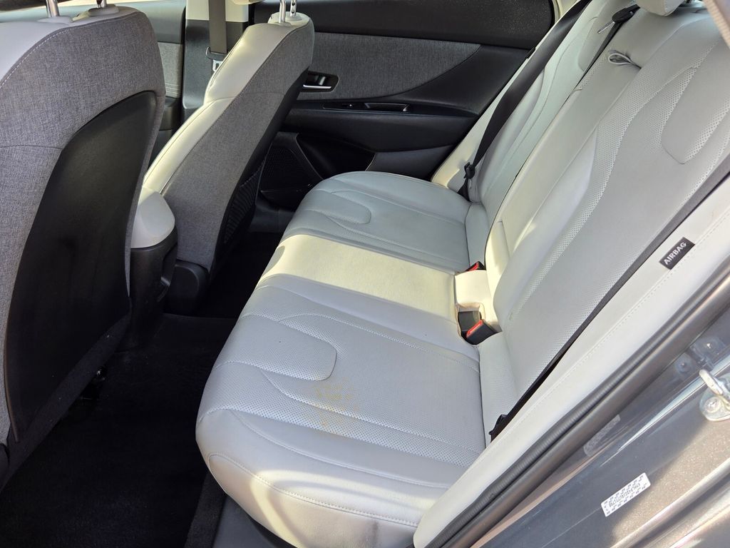 2024 Hyundai Elantra Limited - Photo 12