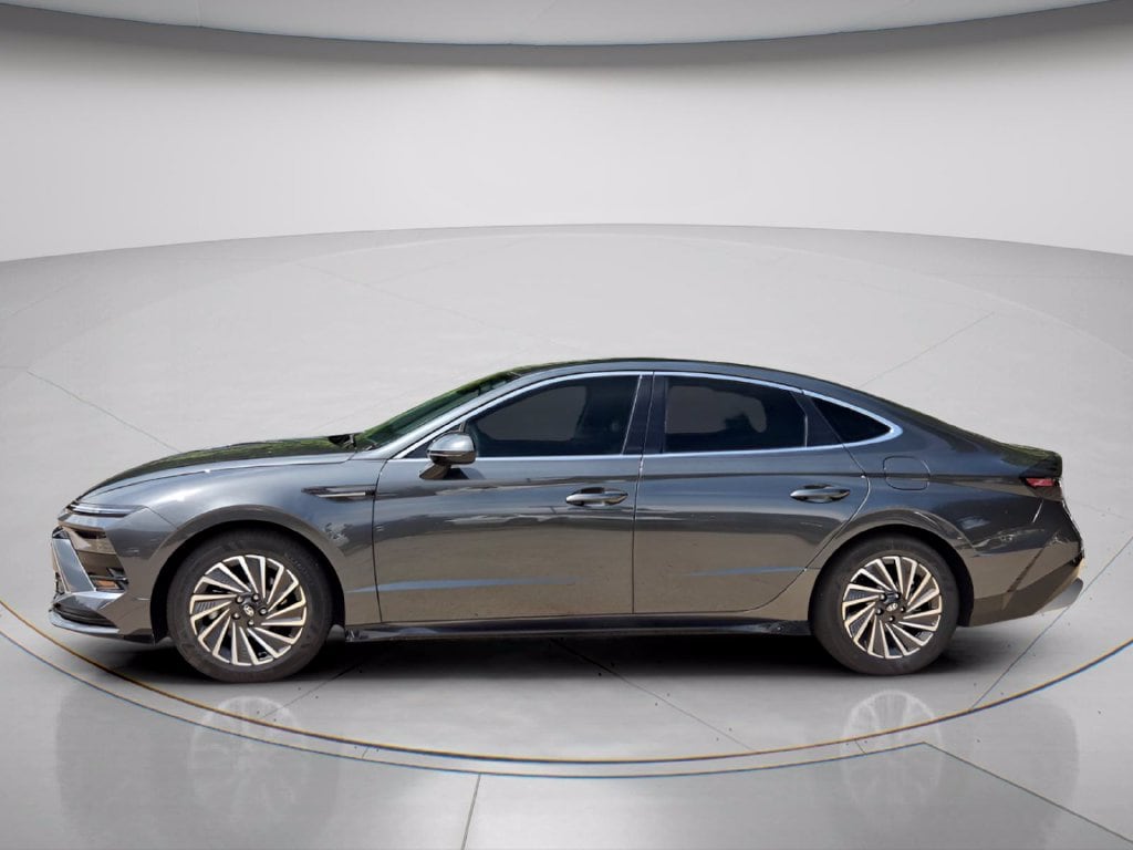 Used 2025 Hyundai Sonata Hybrid SEL Sedan
