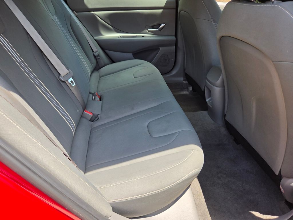 2024 Hyundai Elantra SEL - Photo 17