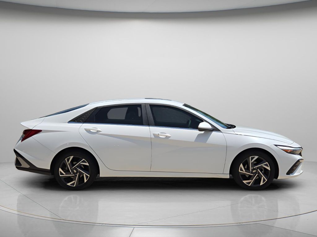 2024 Hyundai Elantra SEL - Photo 8