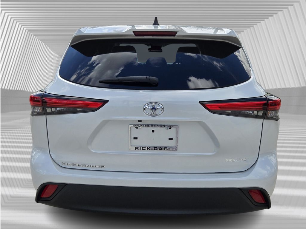 2023 Toyota Highlander L photo 4