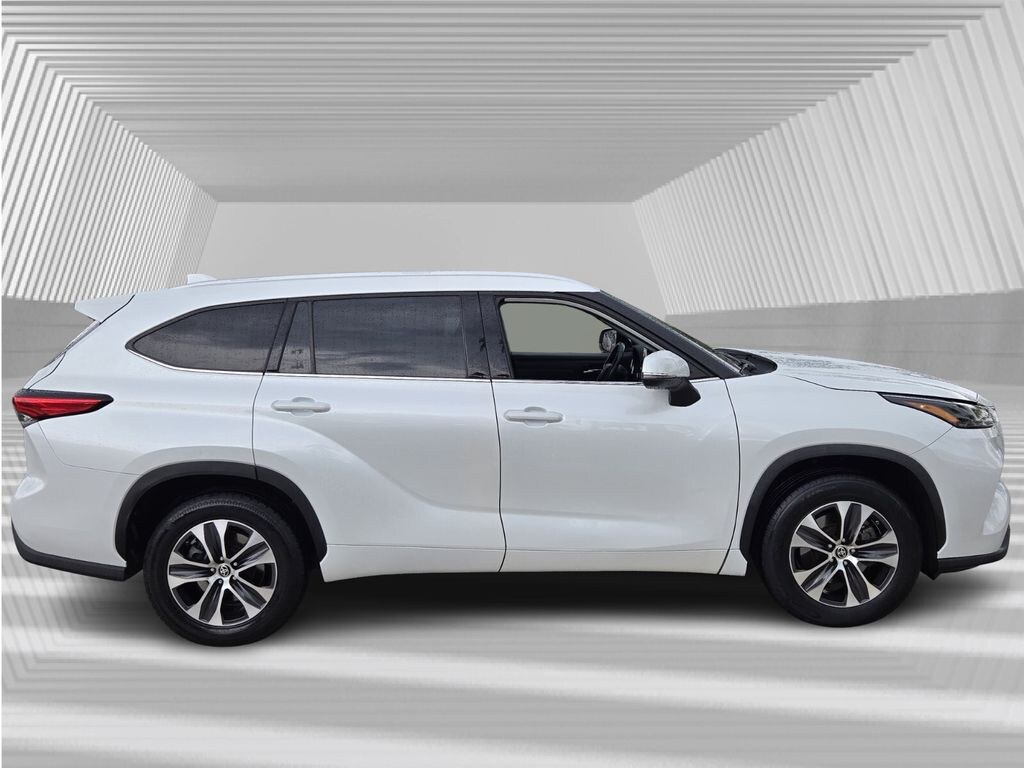 Used 2022 Toyota Highlander XLE SUV