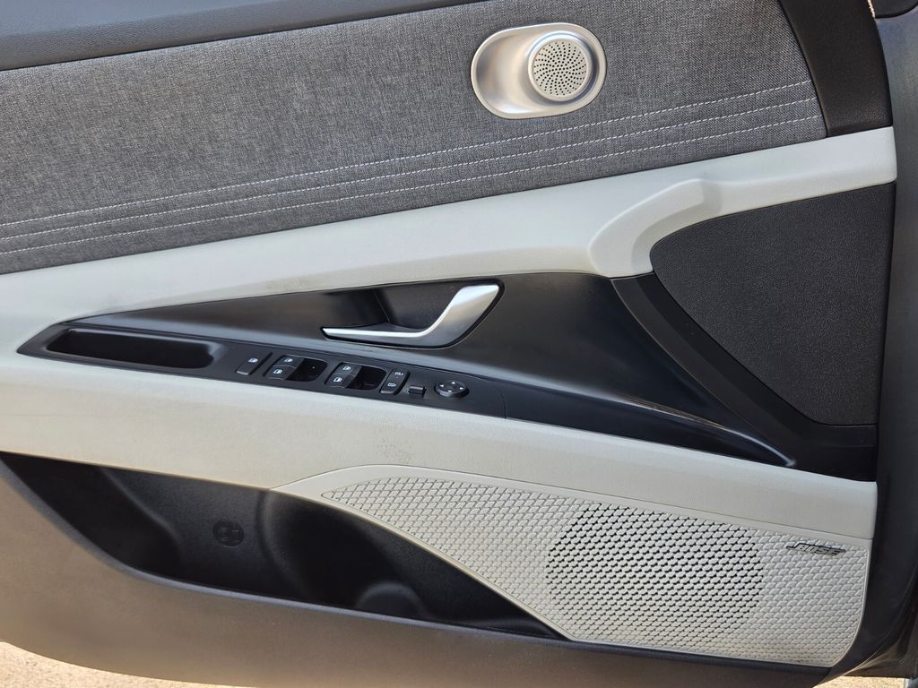 2024 Hyundai Elantra Limited - Photo 27