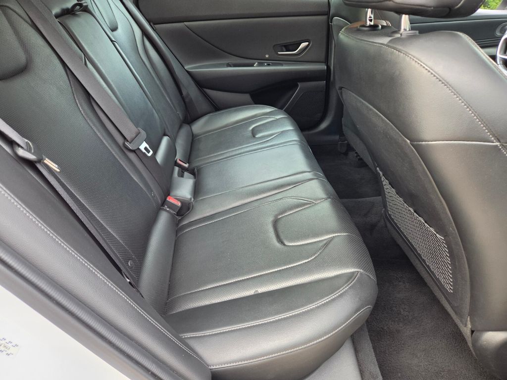 2024 Hyundai Elantra Limited - Photo 18