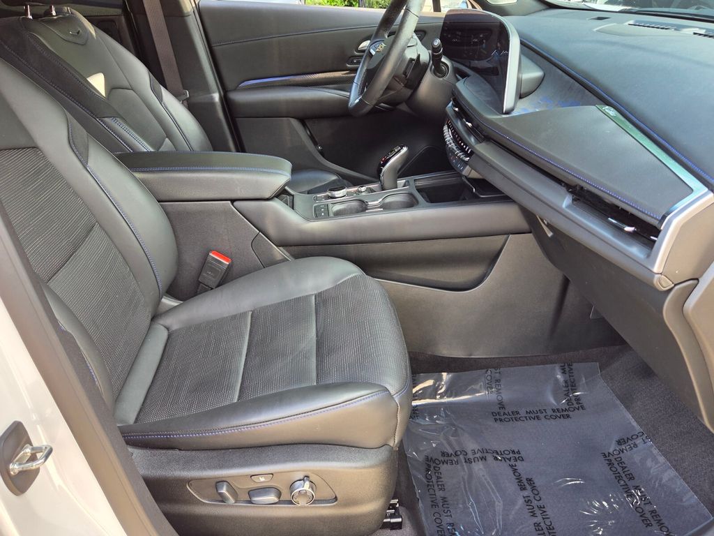 2024 Cadillac XT4 Sport - Photo 17
