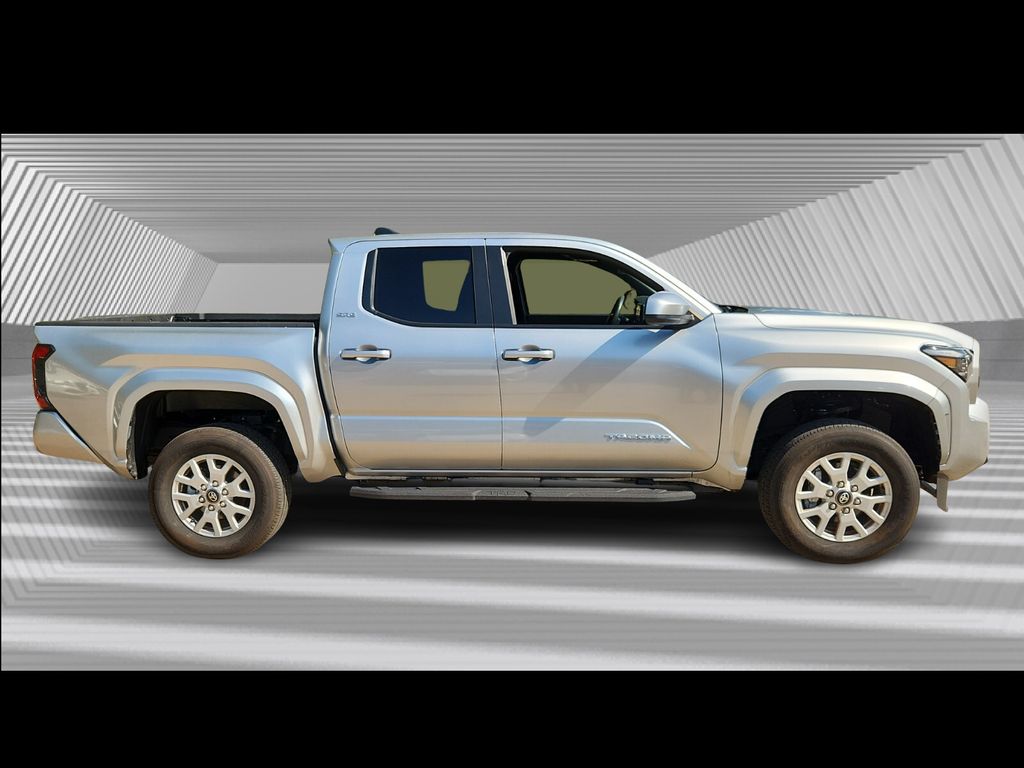 2024 Toyota Tacoma SR5 photo 3