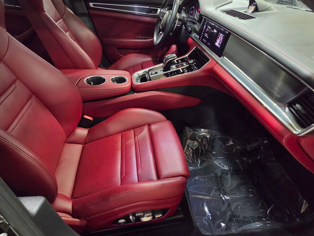 2020 Porsche Panamera GTS - Photo 18