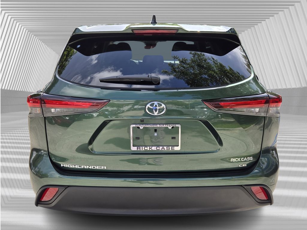2025 Toyota Highlander LE photo 4