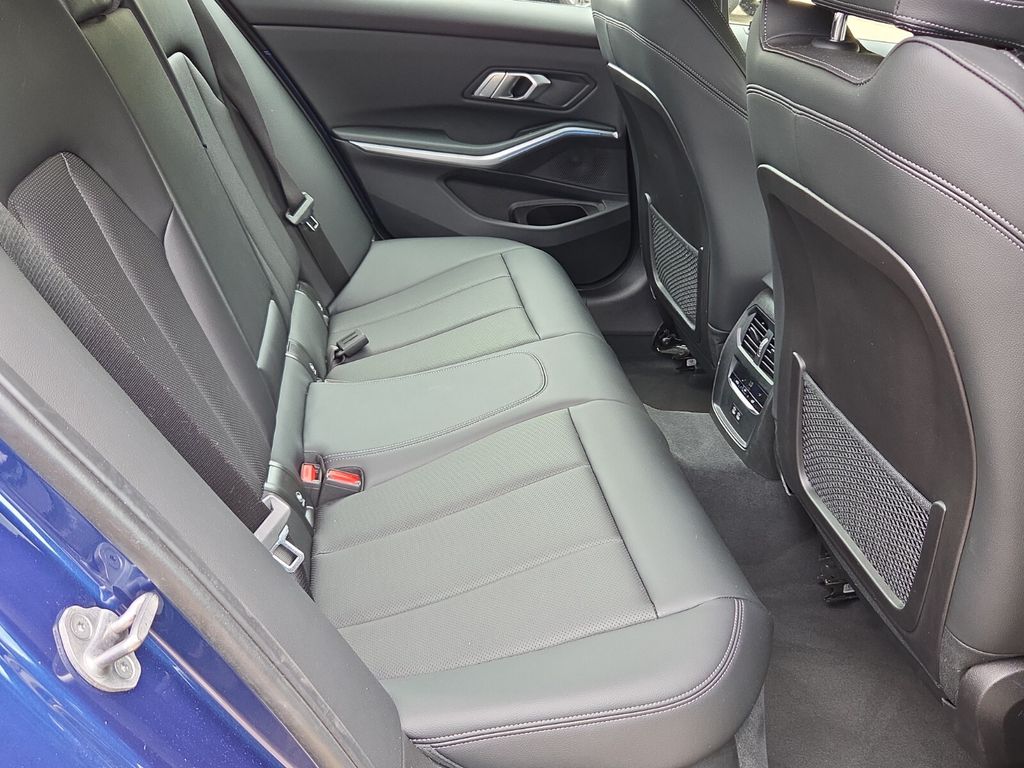 2023 BMW 3 Series 330i - Photo 18