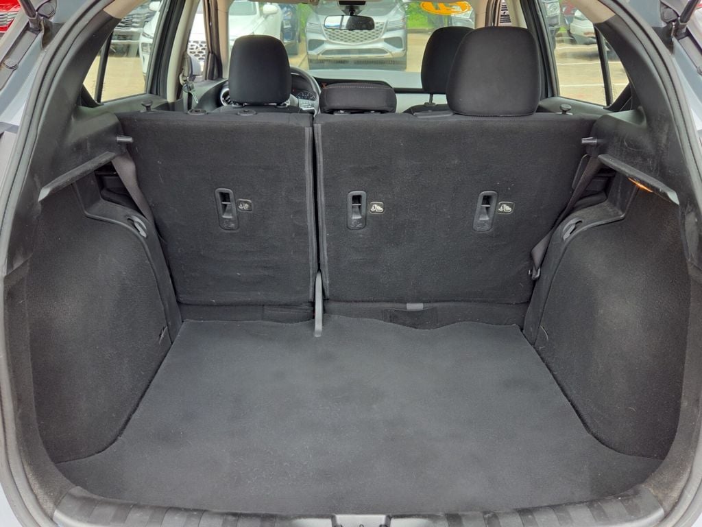 2021 Nissan Kicks SV - Photo 14