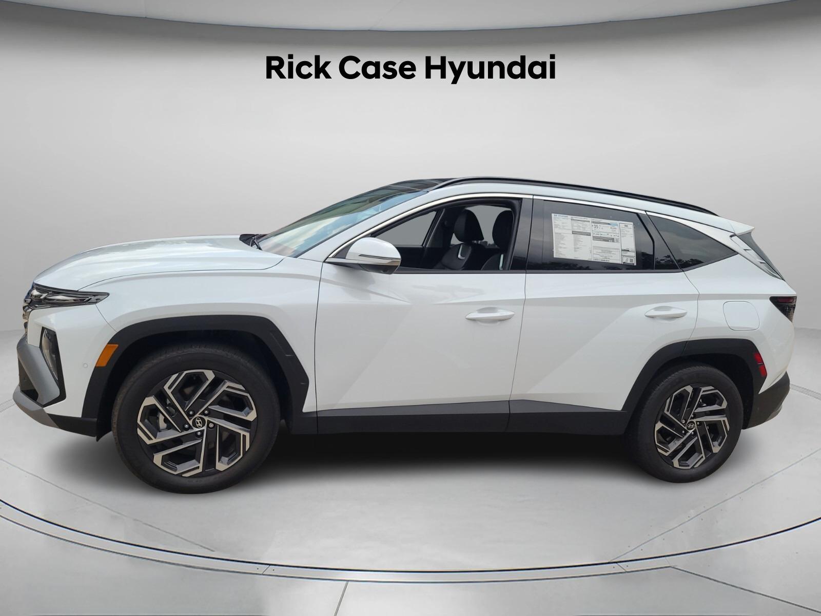 2025 Hyundai Tucson Hybrid Limited photo 2