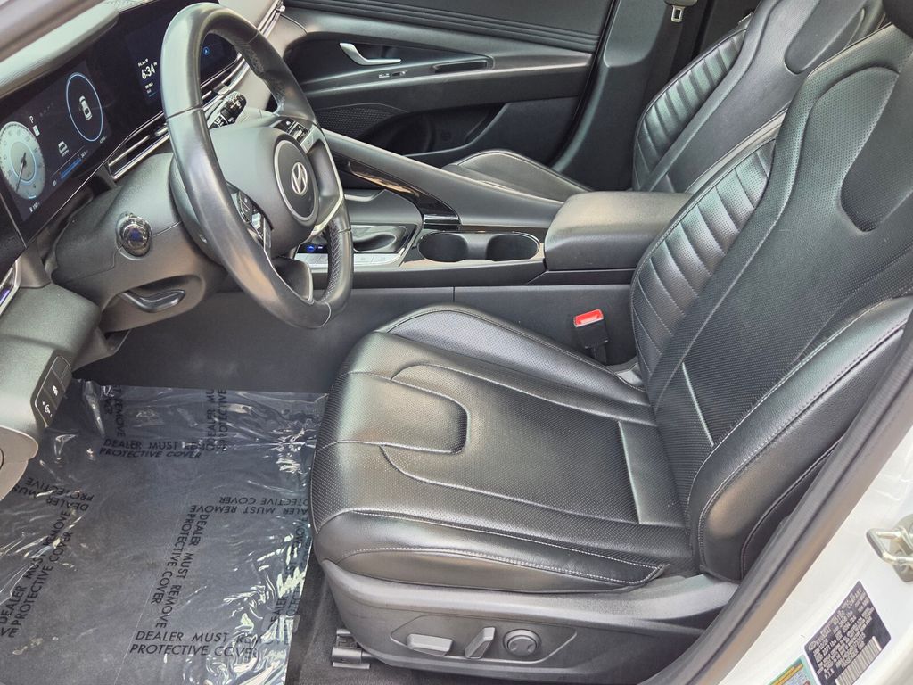 2024 Hyundai Elantra Limited - Photo 11