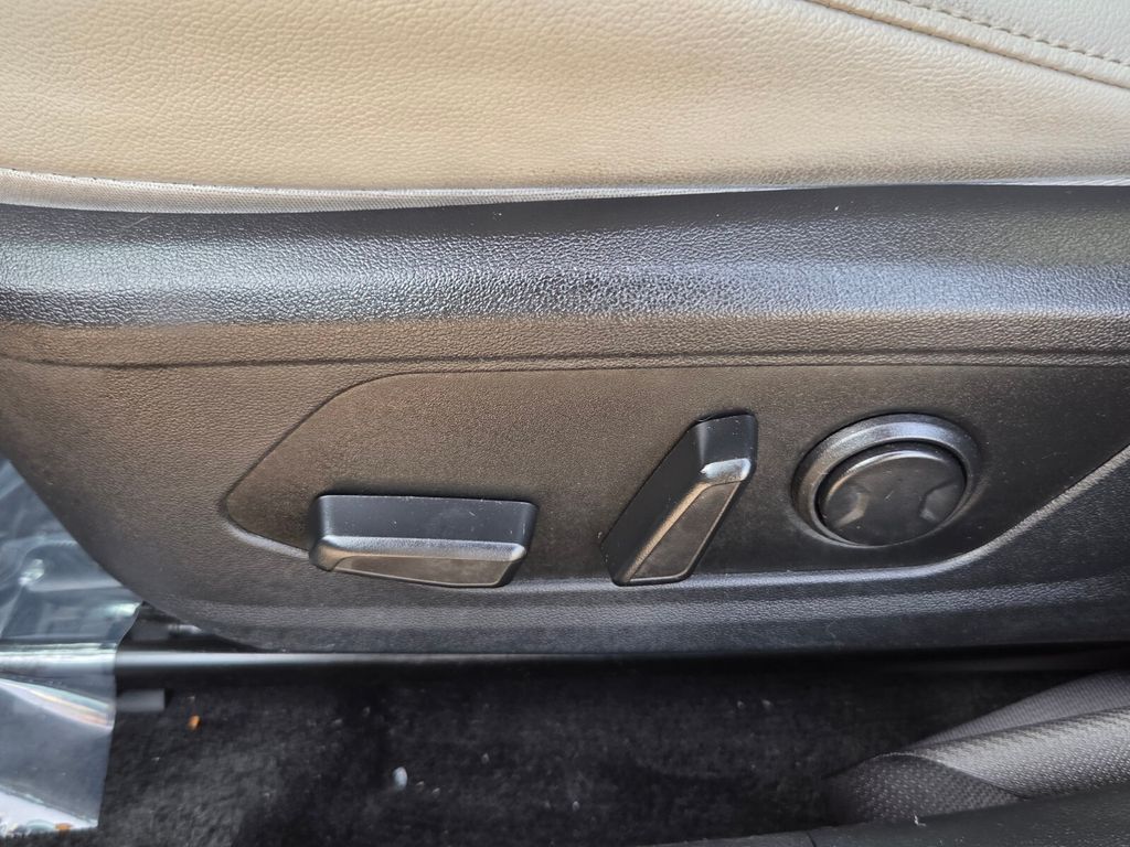 2024 Hyundai Elantra Limited - Photo 11