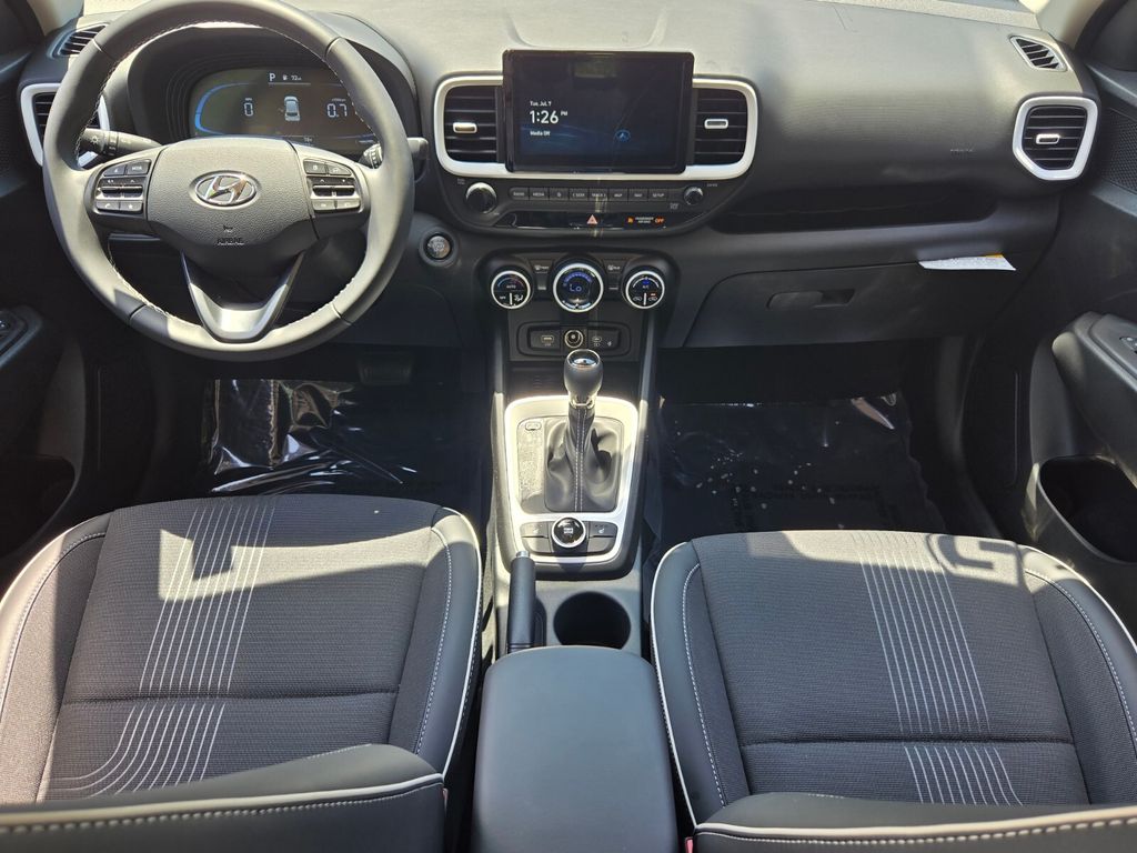 2025 Hyundai Venue Limited - Photo 13