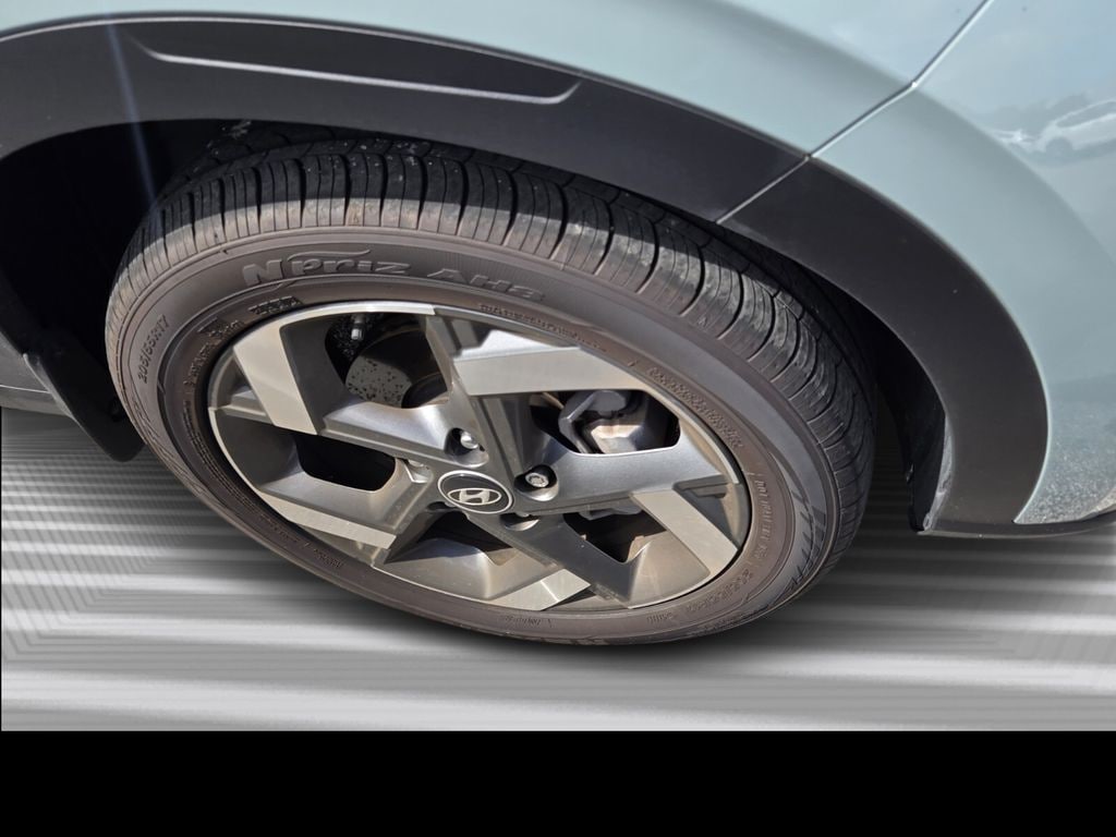 Used 2025 Hyundai Venue SEL SUV