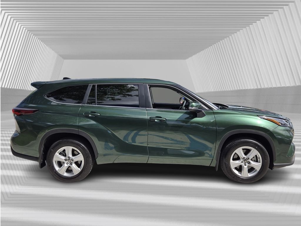 Used 2025 Toyota Highlander LE SUV