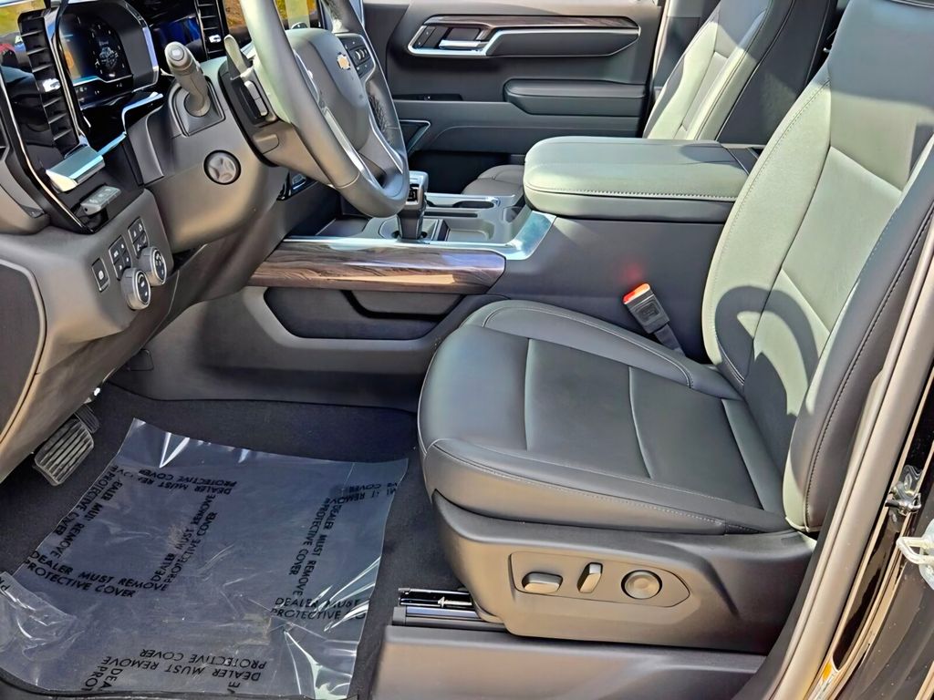 2025 Chevrolet Silverado 1500 LTZ - Photo 11