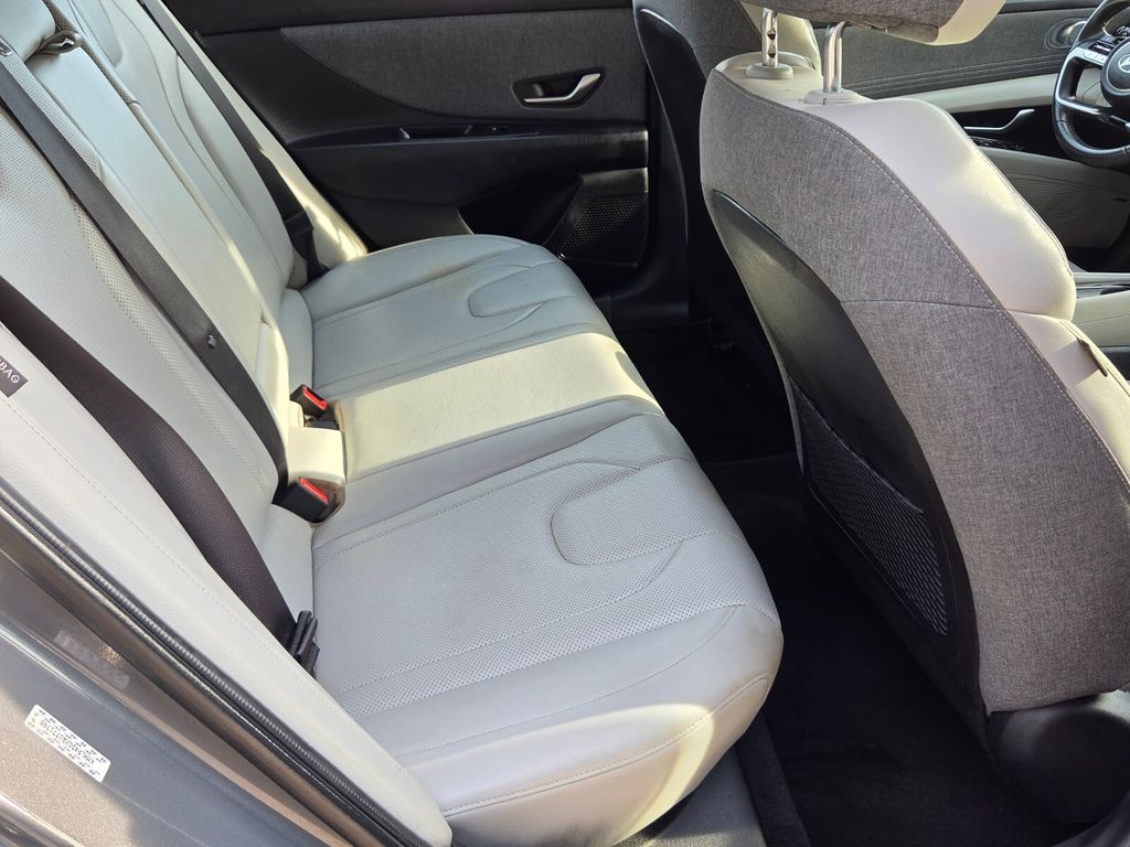 2024 Hyundai Elantra Limited - Photo 16