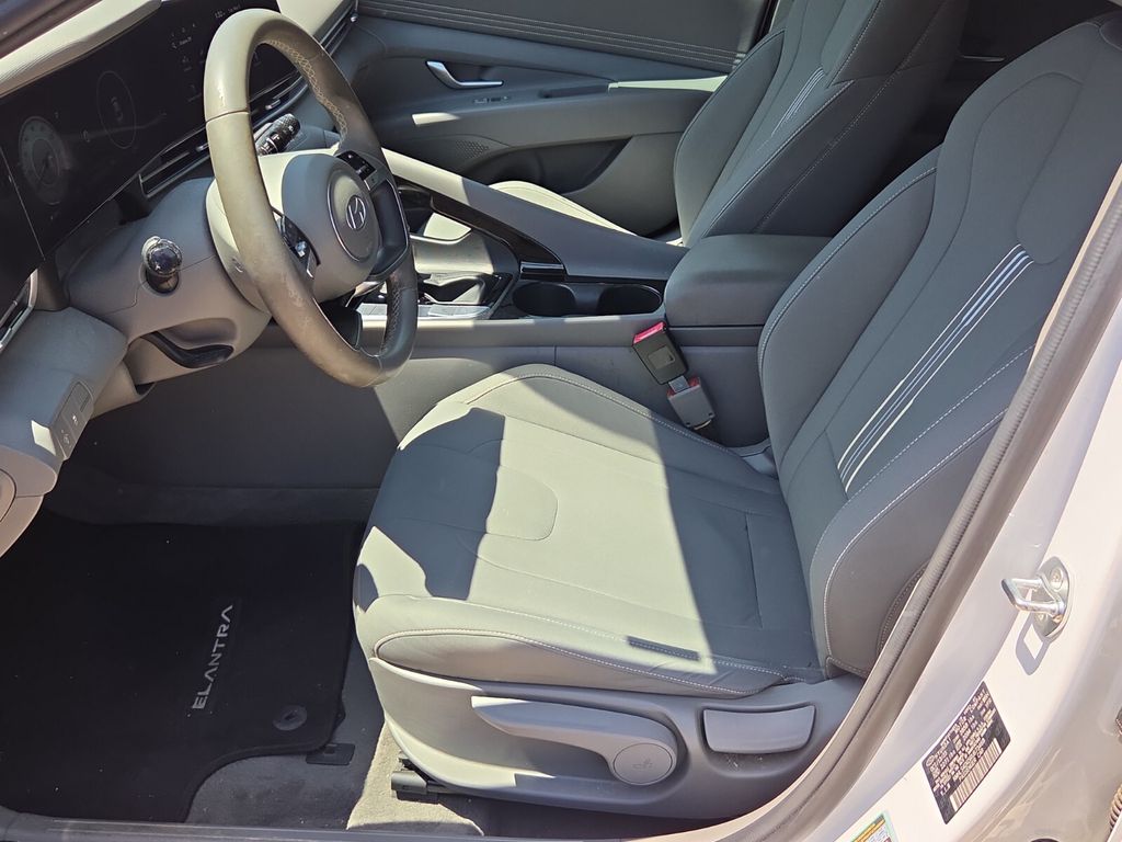 2024 Hyundai Elantra SEL - Photo 9