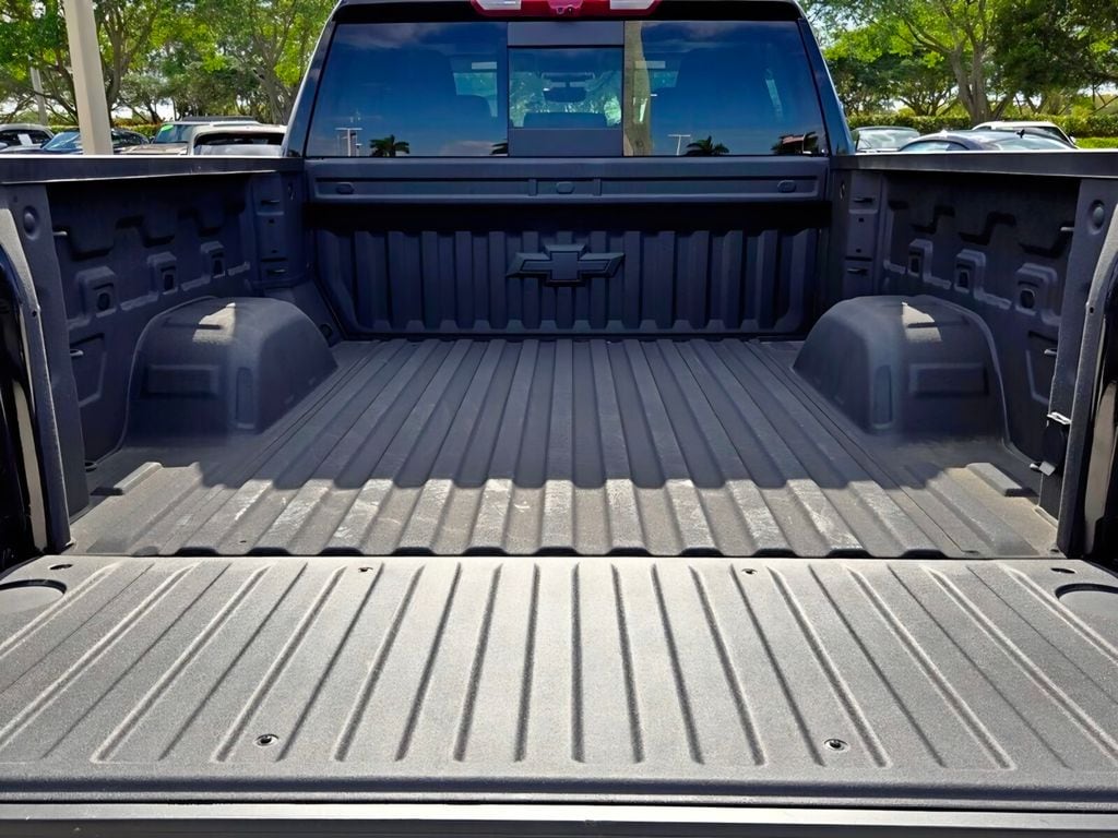 2025 Chevrolet Silverado 1500 LTZ - Photo 14