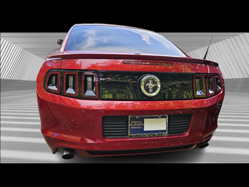 2014 Ford Mustang V6 Premium photo 4