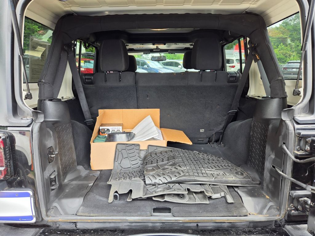 2016 Jeep Wrangler Unlimited Sahara - Photo 24