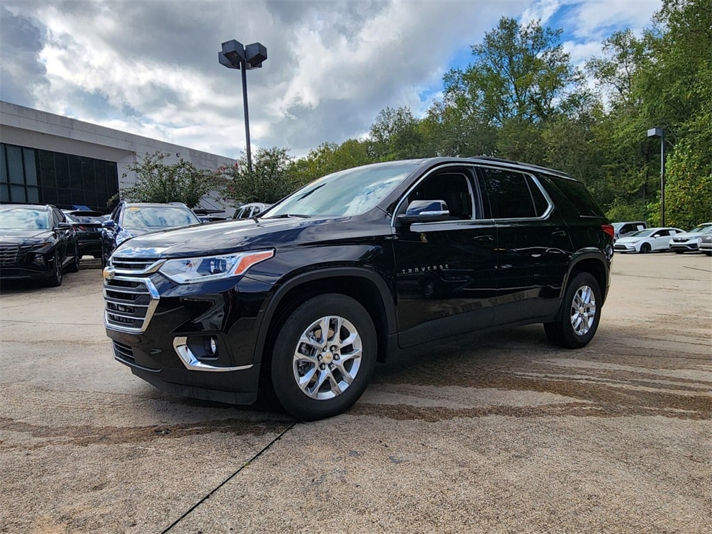 Used 2021 Chevrolet Traverse 1LT with VIN 1GNERGKW6MJ253790 for sale in Roswell, GA