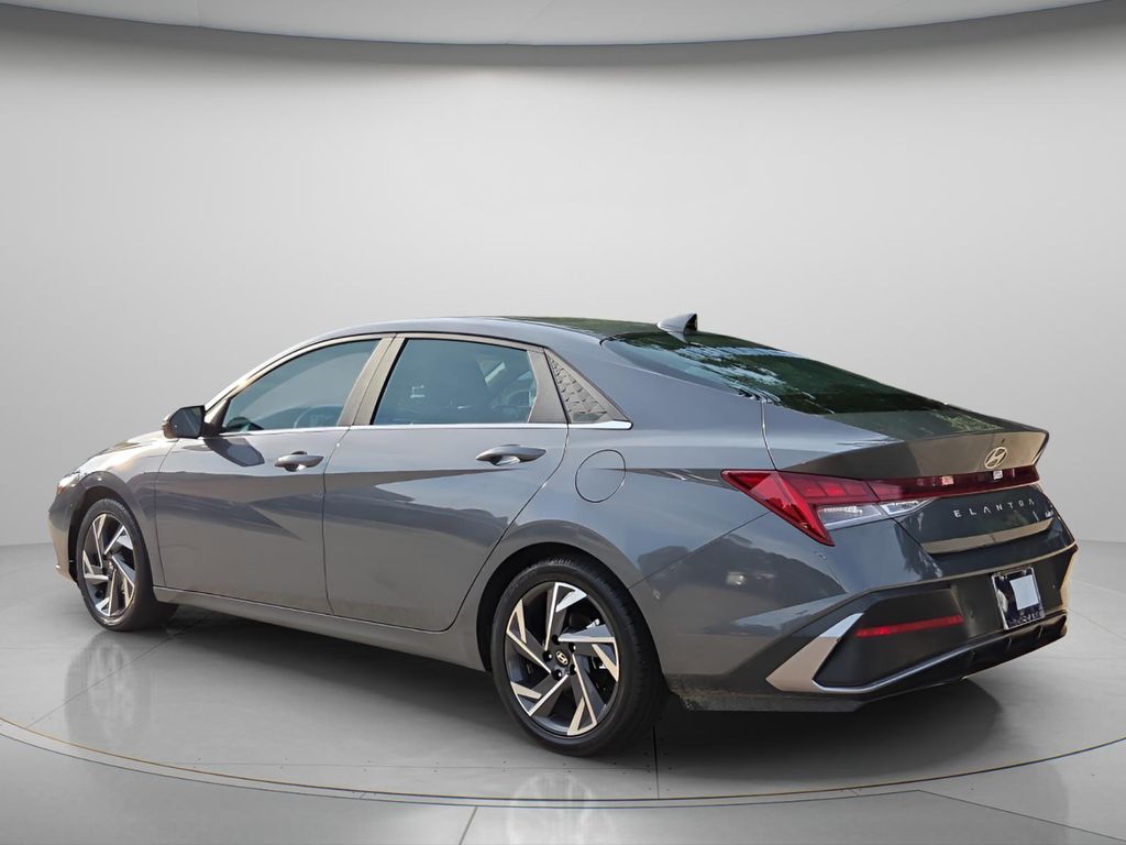 2024 Hyundai Elantra Limited - Photo 6
