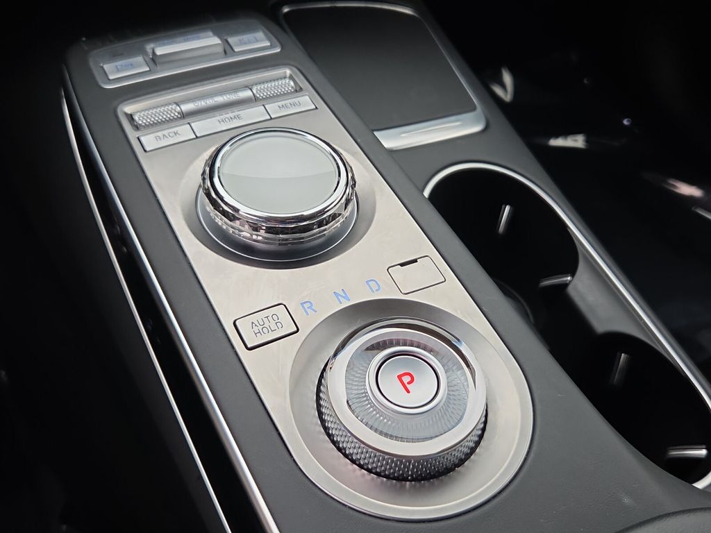 2025 GENESIS GV70 Standard - Photo 21