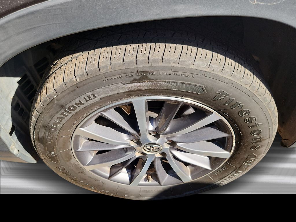 2017 Toyota Highlander XLE photo 3