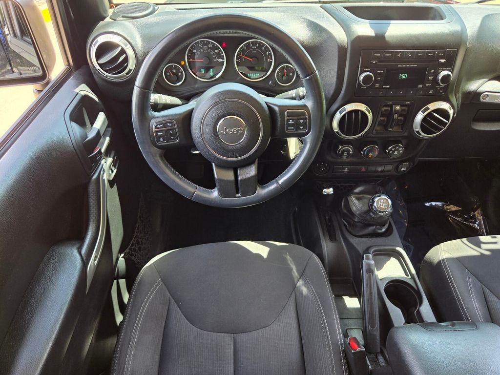2016 Jeep Wrangler Unlimited Sahara - Photo 13