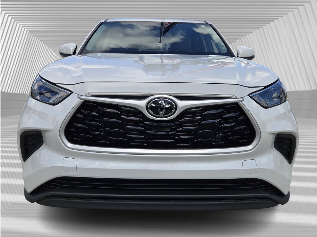 2023 Toyota Highlander L photo 3