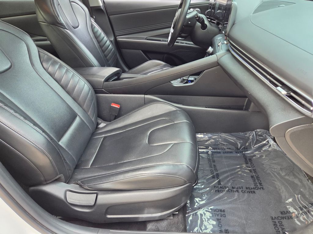 2024 Hyundai Elantra Limited - Photo 19