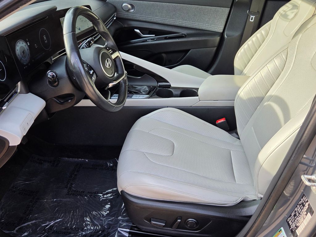 2024 Hyundai Elantra Limited - Photo 10