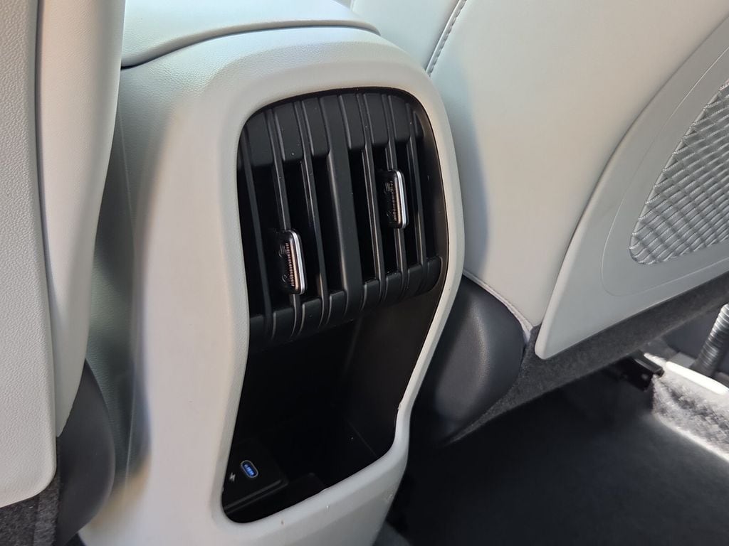 2024 Hyundai Kona Limited - Photo 15