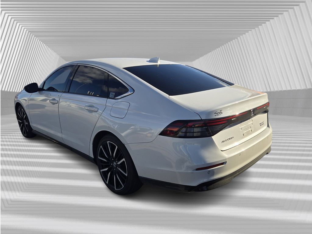 2023 Honda Accord Hybrid Touring photo 3