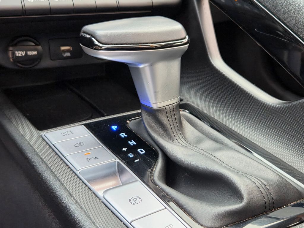 2024 Hyundai Elantra Limited - Photo 22
